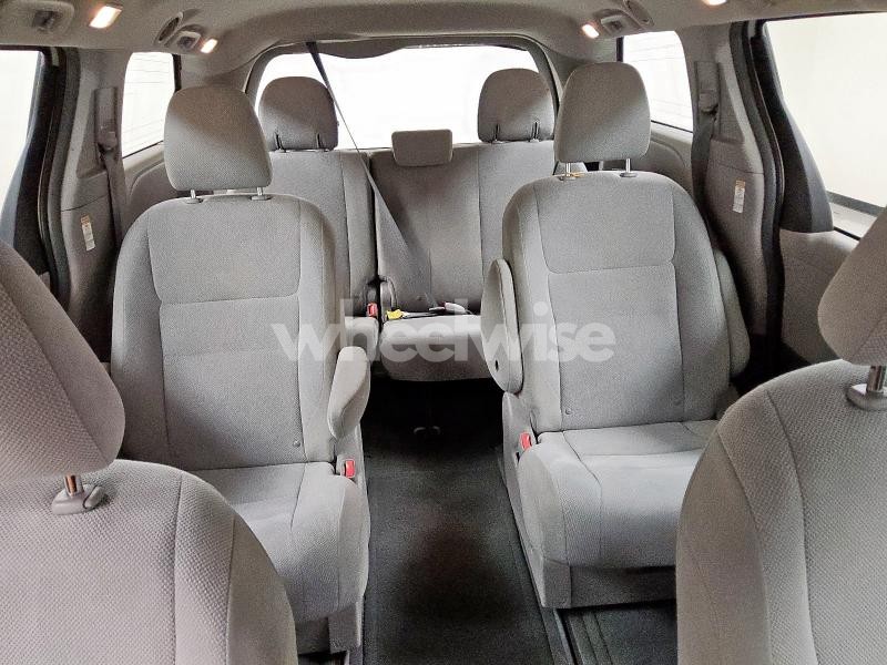 Photo 5 of 2016 TOYOTA SIENNA (VIN 5TDZK3DC5GS711420)
