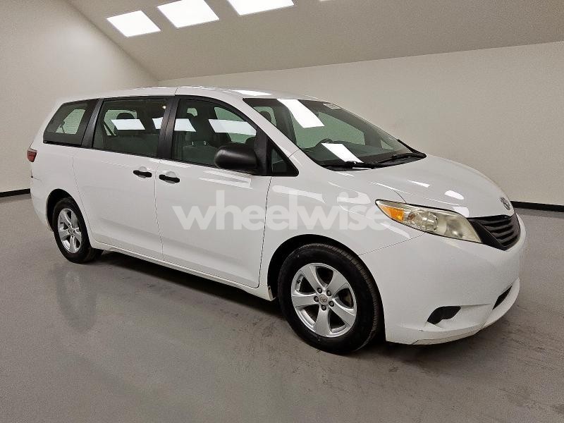 Photo 9 of 2016 TOYOTA SIENNA (VIN 5TDZK3DC5GS711420)