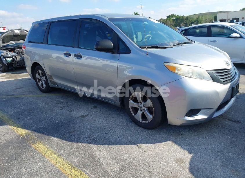 2011 Toyota Sienna BASE V6 (VIN 5TDZK3DC6BS028411) main photo