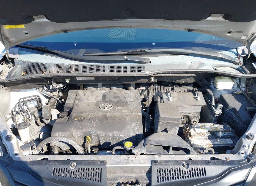 Photo 10 of 2011 Toyota Sienna BASE V6 (VIN 5TDZK3DC6BS028411)