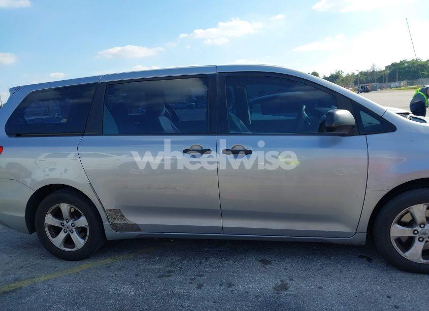 Photo 13 of 2011 Toyota Sienna BASE V6 (VIN 5TDZK3DC6BS028411)