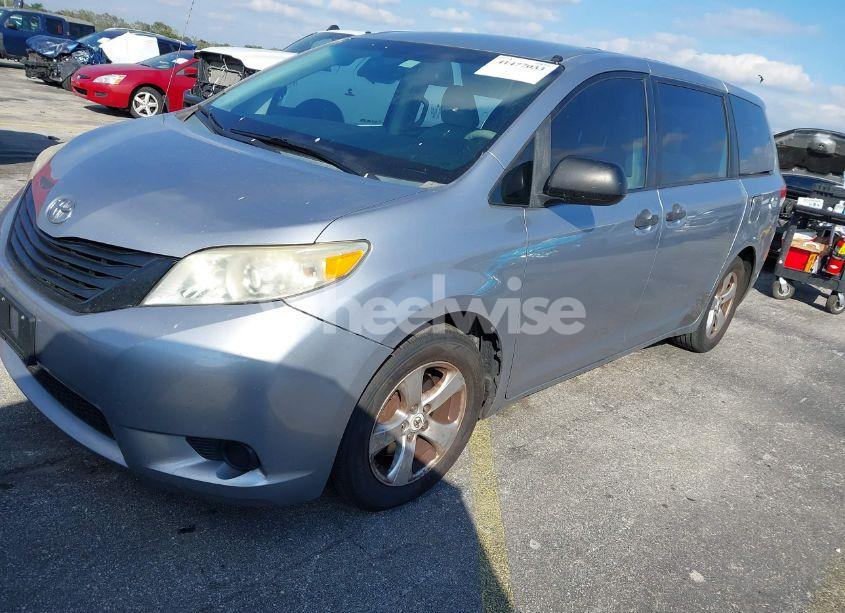 Photo 2 of 2011 Toyota Sienna BASE V6 (VIN 5TDZK3DC6BS028411)