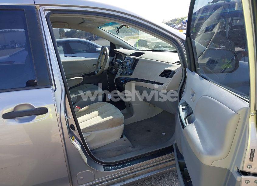 Photo 5 of 2011 Toyota Sienna BASE V6 (VIN 5TDZK3DC6BS028411)