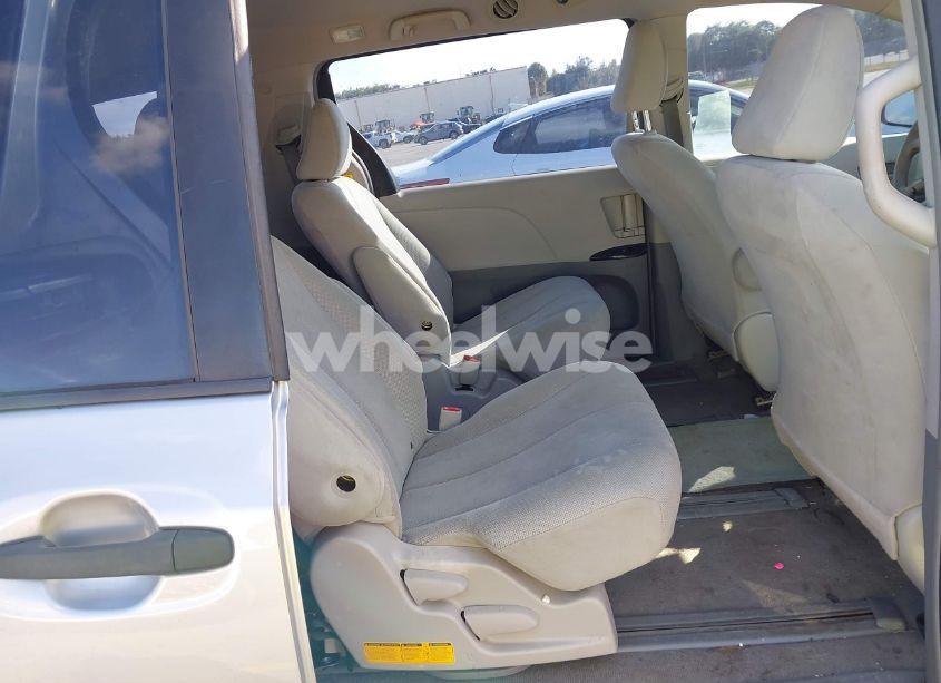 Photo 8 of 2011 Toyota Sienna BASE V6 (VIN 5TDZK3DC6BS028411)