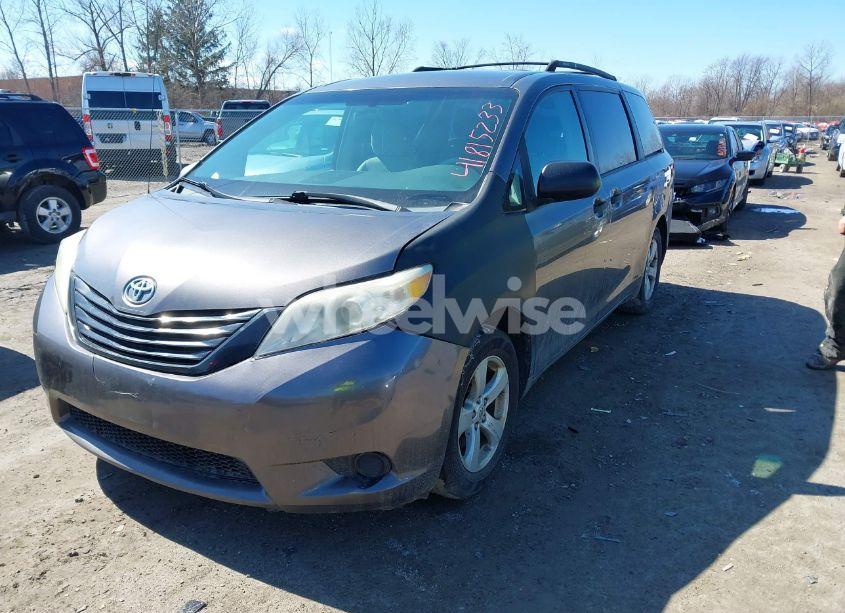 Photo 2 of 2011 Toyota Sienna BASE V6 (VIN 5TDZK3DC6BS125737)