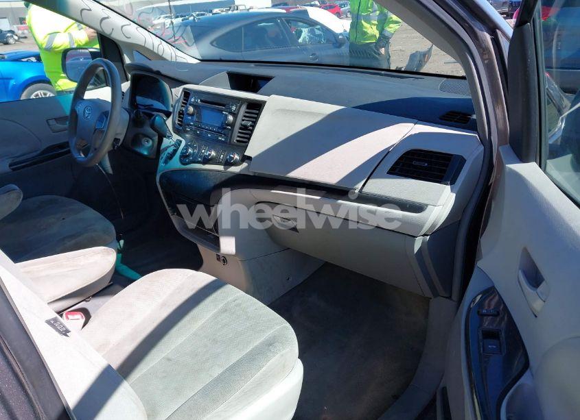 Photo 5 of 2011 Toyota Sienna BASE V6 (VIN 5TDZK3DC6BS125737)