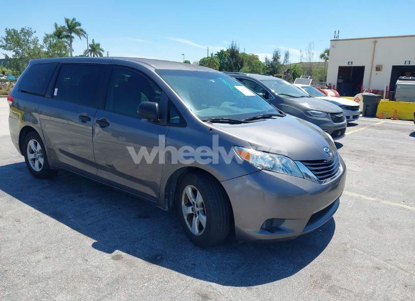 2011 Toyota Sienna BASE V6 (VIN 5TDZK3DC6BS171780) main photo