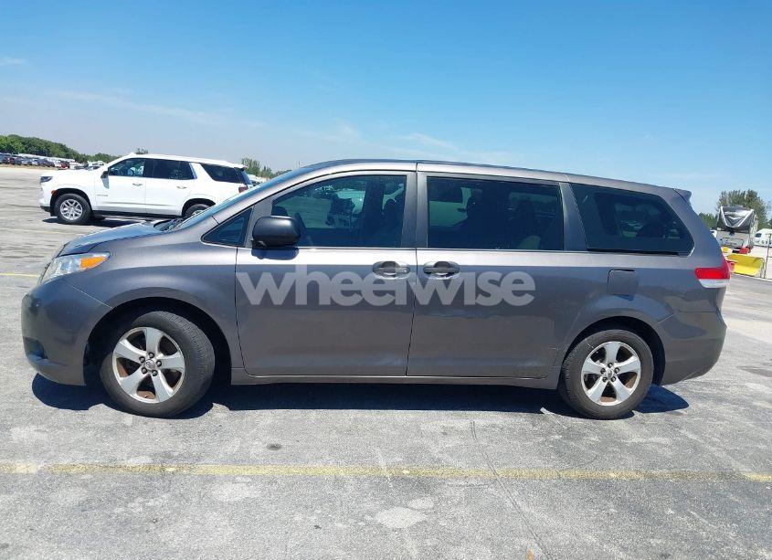 Photo 14 of 2011 Toyota Sienna BASE V6 (VIN 5TDZK3DC6BS171780)