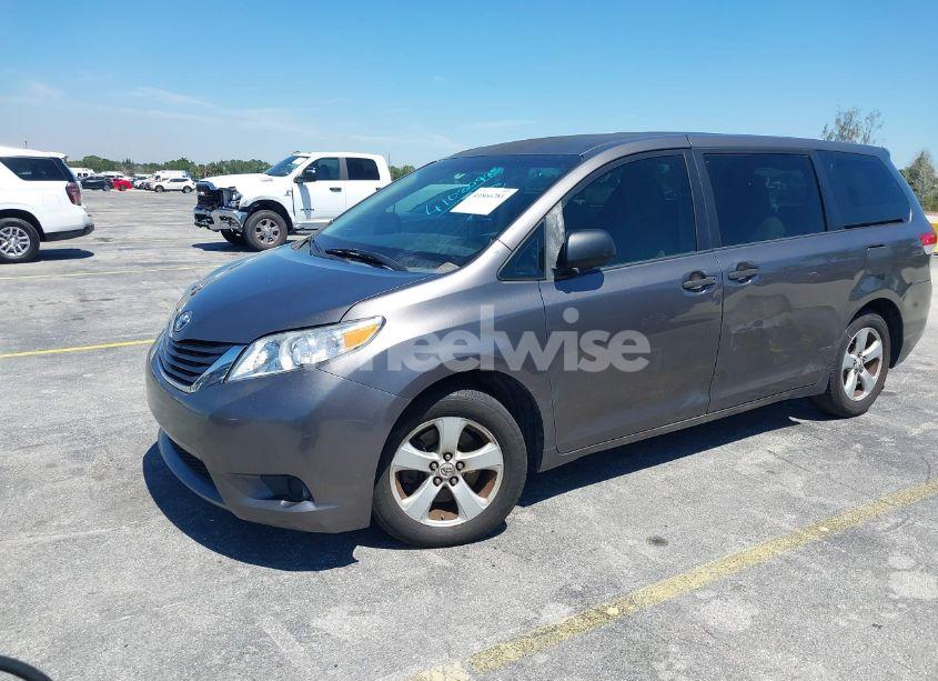 Photo 2 of 2011 Toyota Sienna BASE V6 (VIN 5TDZK3DC6BS171780)