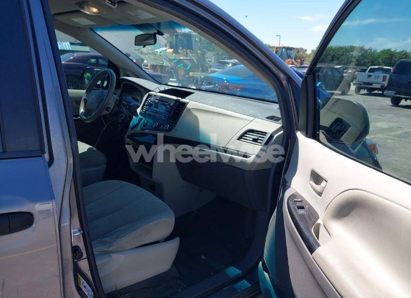 Photo 5 of 2011 Toyota Sienna BASE V6 (VIN 5TDZK3DC6BS171780)