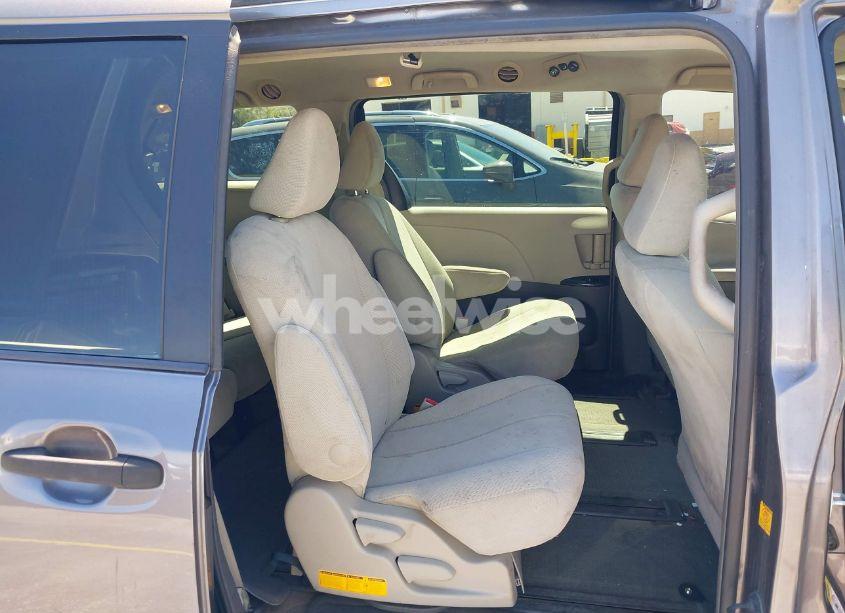 Photo 8 of 2011 Toyota Sienna BASE V6 (VIN 5TDZK3DC6BS171780)