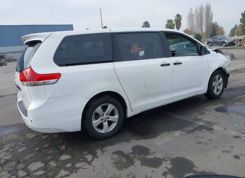 Photo 4 of 2013 Toyota Sienna L V6 7 PASSENGER (VIN 5TDZK3DC6DS280582)