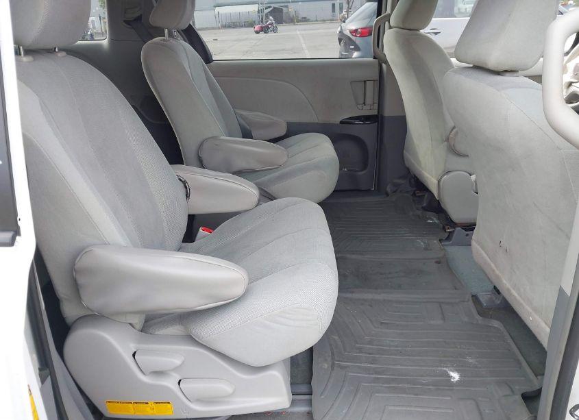 Photo 8 of 2013 Toyota Sienna L V6 7 PASSENGER (VIN 5TDZK3DC6DS280582)