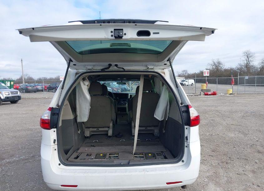 Photo 17 of 2015 Toyota Sienna L 7 PASSENGER (VIN 5TDZK3DC6FS568959)