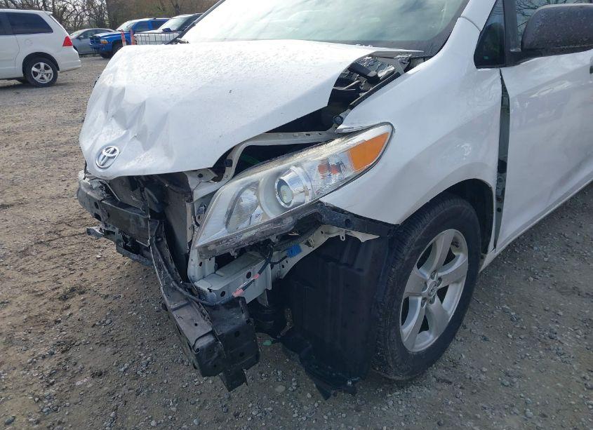 Photo 18 of 2015 Toyota Sienna L 7 PASSENGER (VIN 5TDZK3DC6FS568959)