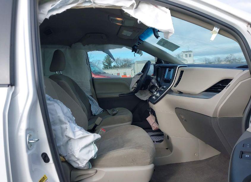 Photo 5 of 2015 Toyota Sienna L 7 PASSENGER (VIN 5TDZK3DC6FS568959)