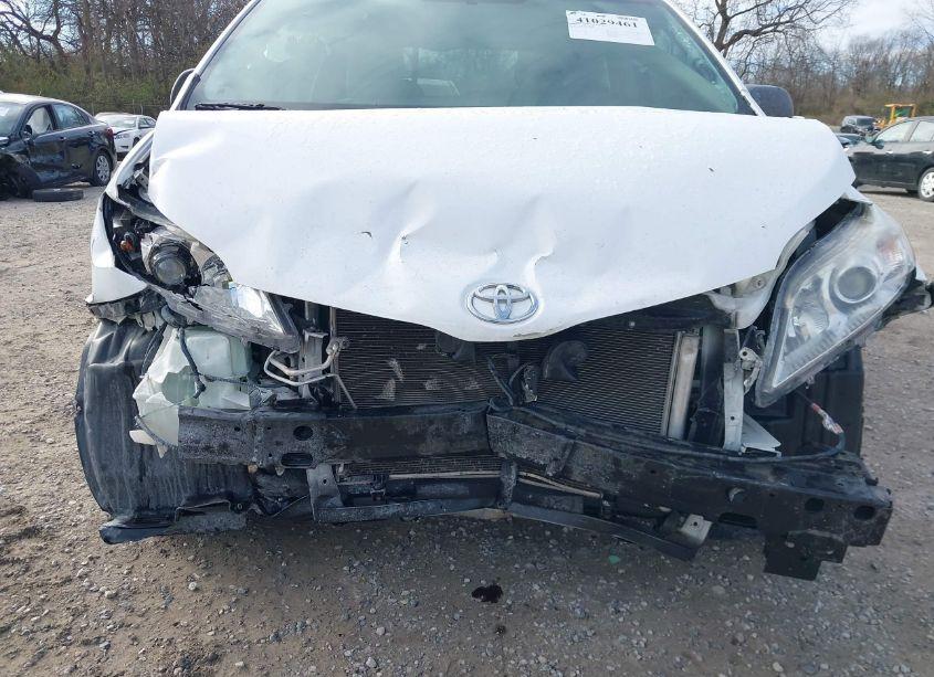 Photo 6 of 2015 Toyota Sienna L 7 PASSENGER (VIN 5TDZK3DC6FS568959)
