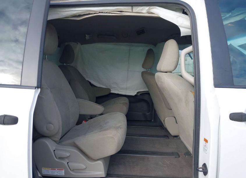 Photo 8 of 2015 Toyota Sienna L 7 PASSENGER (VIN 5TDZK3DC6FS568959)