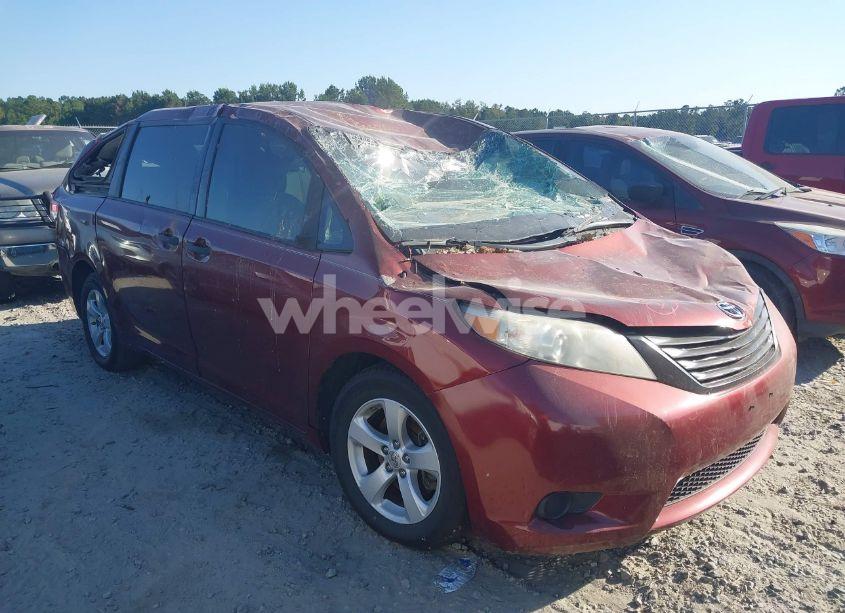 2011 Toyota Sienna BASE V6 (VIN 5TDZK3DC7BS084244) main photo
