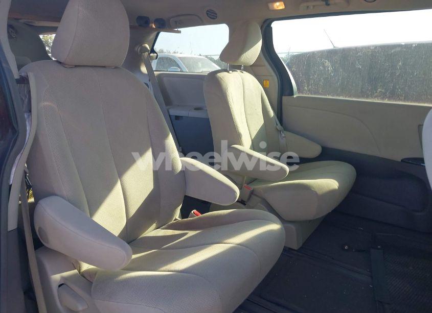 Photo 8 of 2011 Toyota Sienna BASE V6 (VIN 5TDZK3DC7BS084244)