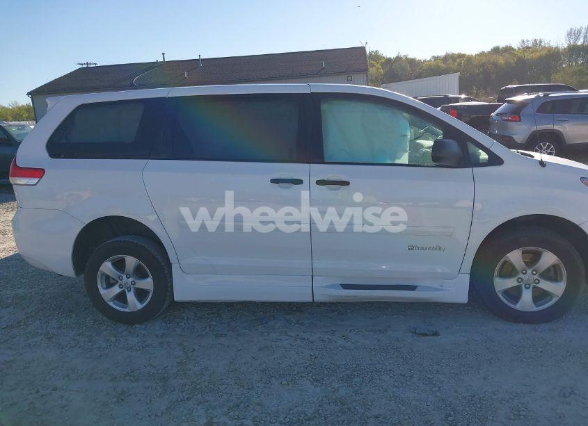 Photo 13 of 2012 Toyota Sienna BASE V6 7 PASSENGER (VIN 5TDZK3DC7CS270240)