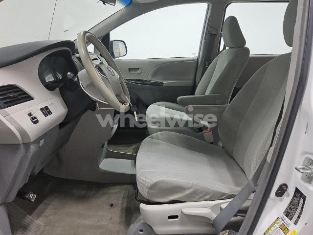 Photo 11 of 2014 TOYOTA SIENNA (VIN 5TDZK3DC7ES460235)