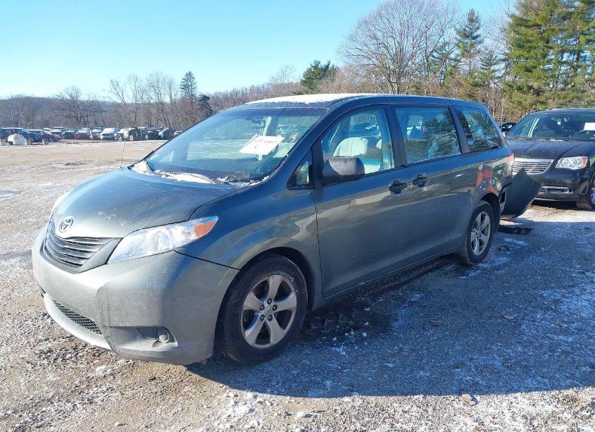 Photo 2 of 2014 Toyota Sienna L V6 7 PASSENGER (VIN 5TDZK3DC7ES514505)