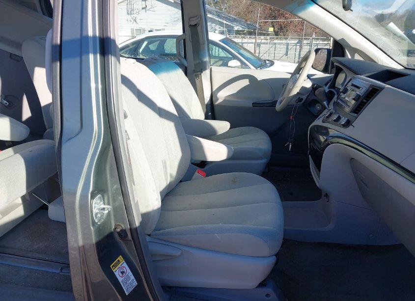 Photo 5 of 2014 Toyota Sienna L V6 7 PASSENGER (VIN 5TDZK3DC7ES514505)