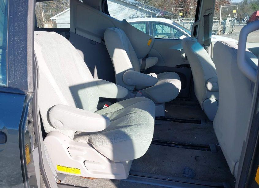 Photo 8 of 2014 Toyota Sienna L V6 7 PASSENGER (VIN 5TDZK3DC7ES514505)