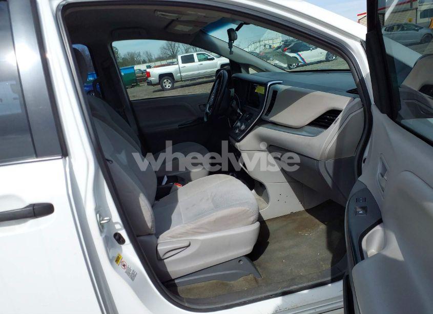 Photo 5 of 2015 Toyota Sienna L 7 PASSENGER (VIN 5TDZK3DC7FS575547)