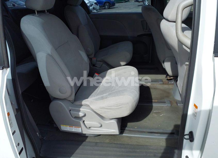 Photo 8 of 2015 Toyota Sienna L 7 PASSENGER (VIN 5TDZK3DC7FS575547)