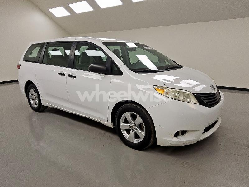 Photo 2 of 2016 TOYOTA SIENNA (VIN 5TDZK3DC7GS705344)