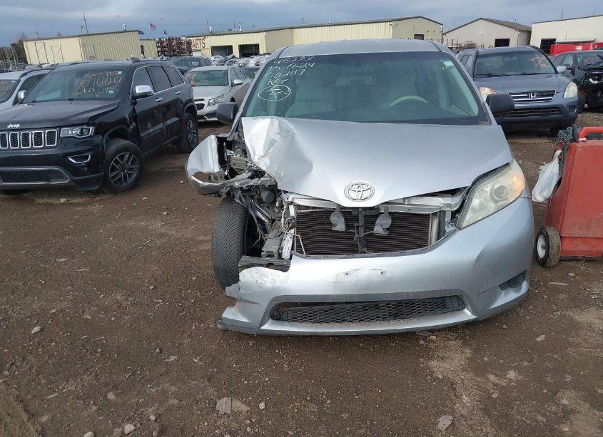 Photo 12 of 2011 Toyota Sienna BASE V6 (VIN 5TDZK3DC8BS002117)
