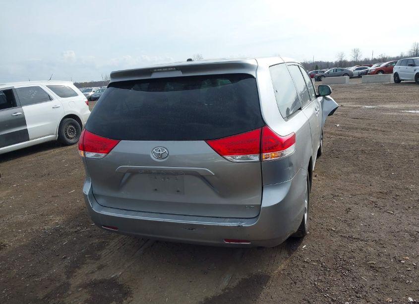 Photo 16 of 2011 Toyota Sienna BASE V6 (VIN 5TDZK3DC8BS002117)