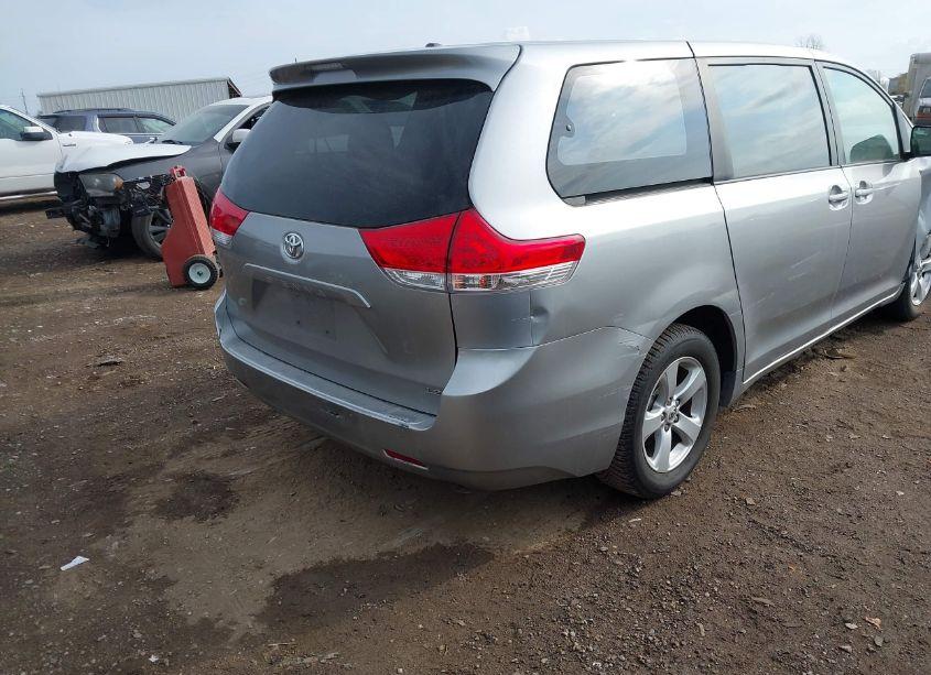Photo 4 of 2011 Toyota Sienna BASE V6 (VIN 5TDZK3DC8BS002117)