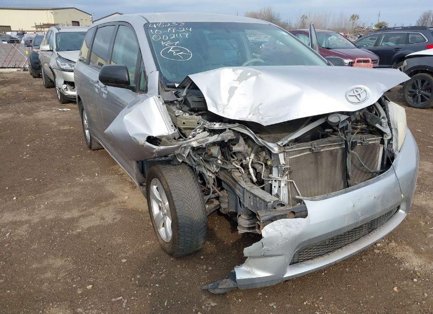 Photo 6 of 2011 Toyota Sienna BASE V6 (VIN 5TDZK3DC8BS002117)