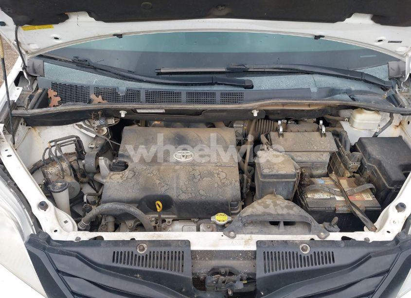 Photo 10 of 2011 Toyota Sienna BASE V6 (VIN 5TDZK3DC8BS030631)