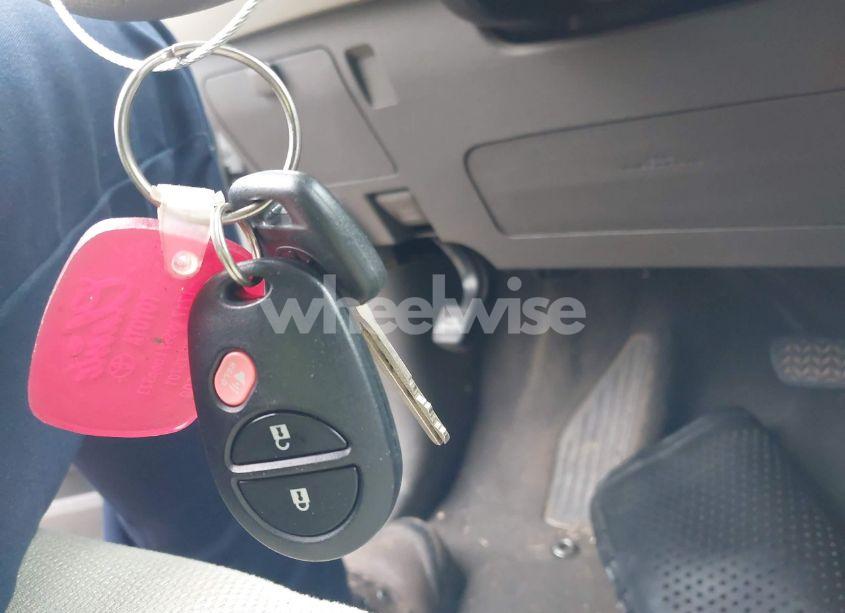 Photo 11 of 2011 Toyota Sienna BASE V6 (VIN 5TDZK3DC8BS030631)