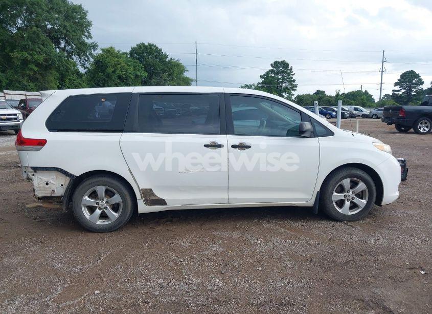 Photo 14 of 2011 Toyota Sienna BASE V6 (VIN 5TDZK3DC8BS030631)