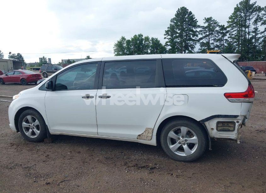 Photo 15 of 2011 Toyota Sienna BASE V6 (VIN 5TDZK3DC8BS030631)