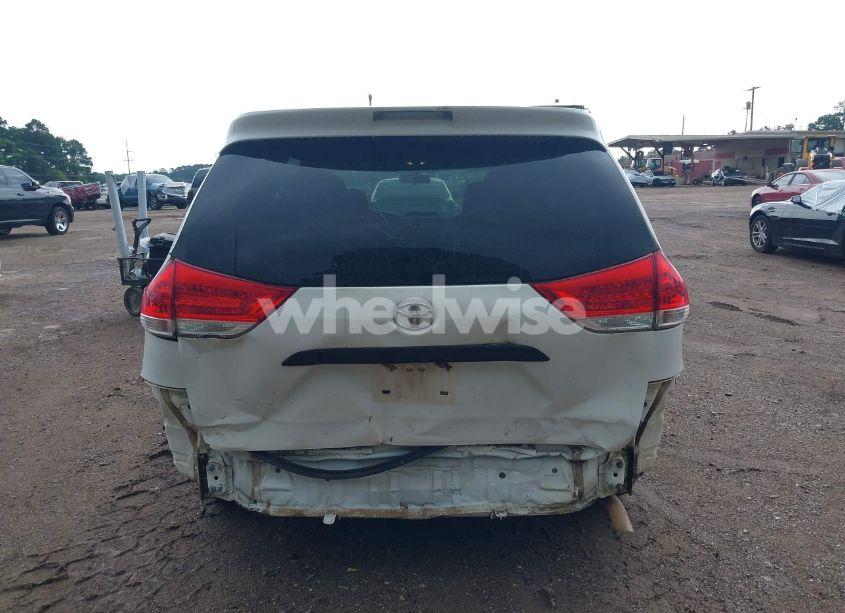 Photo 17 of 2011 Toyota Sienna BASE V6 (VIN 5TDZK3DC8BS030631)