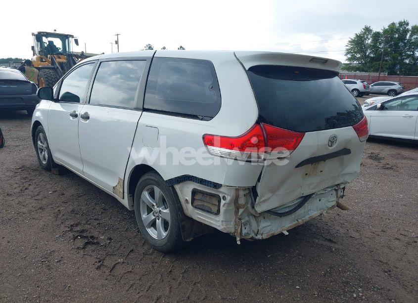 Photo 3 of 2011 Toyota Sienna BASE V6 (VIN 5TDZK3DC8BS030631)