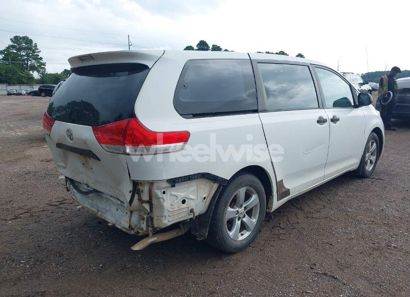 Photo 4 of 2011 Toyota Sienna BASE V6 (VIN 5TDZK3DC8BS030631)