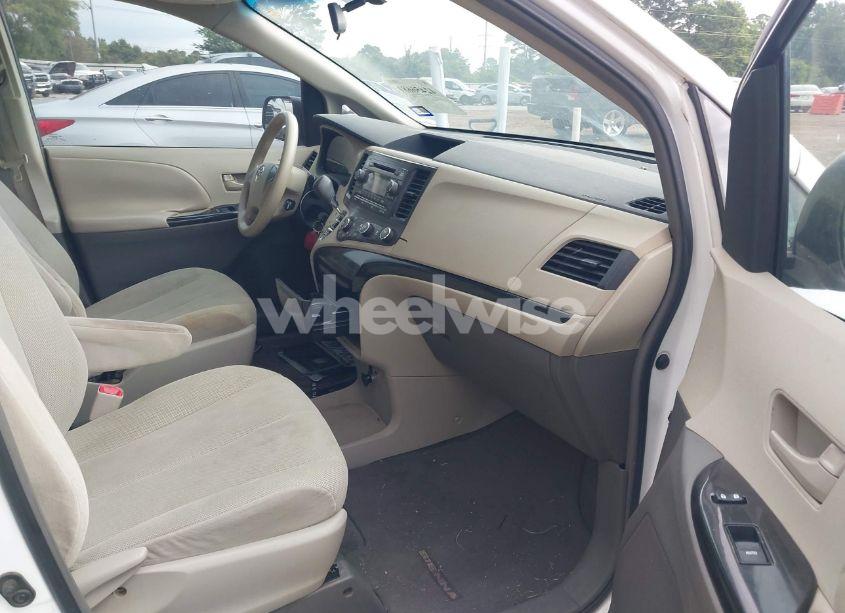 Photo 5 of 2011 Toyota Sienna BASE V6 (VIN 5TDZK3DC8BS030631)