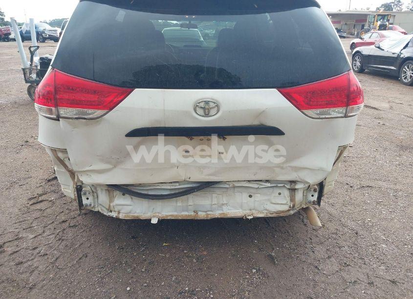 Photo 6 of 2011 Toyota Sienna BASE V6 (VIN 5TDZK3DC8BS030631)