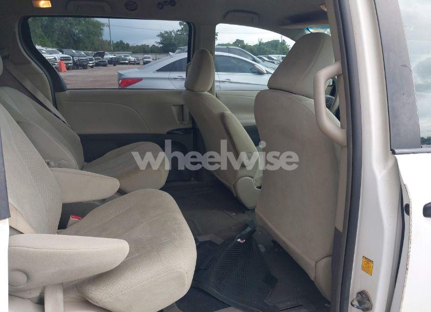 Photo 8 of 2011 Toyota Sienna BASE V6 (VIN 5TDZK3DC8BS030631)