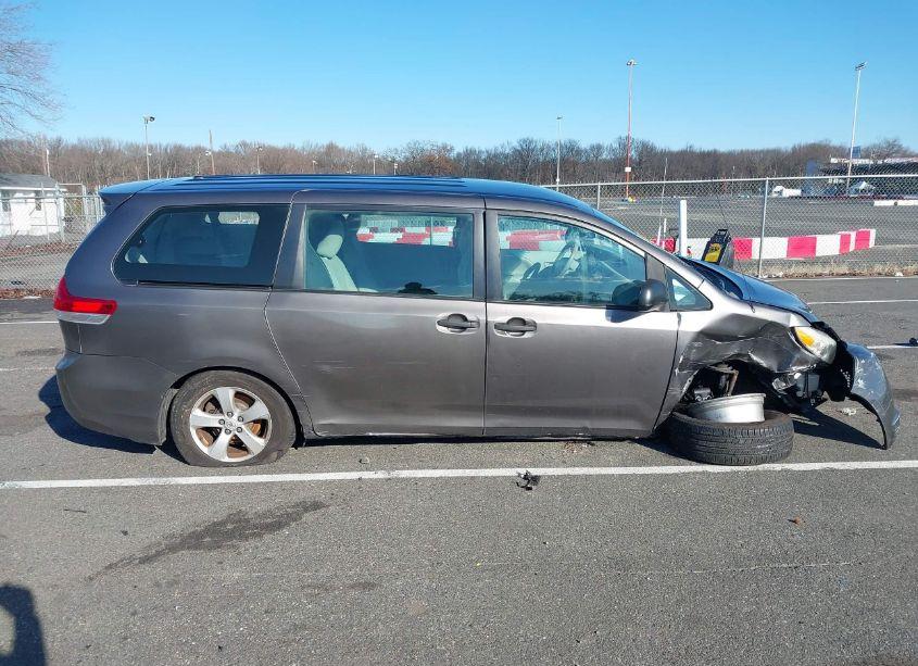 Photo 13 of 2013 Toyota Sienna L V6 7 PASSENGER (VIN 5TDZK3DC8DS286853)