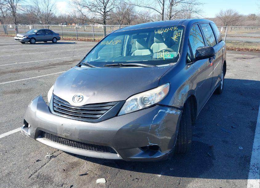 Photo 2 of 2013 Toyota Sienna L V6 7 PASSENGER (VIN 5TDZK3DC8DS286853)