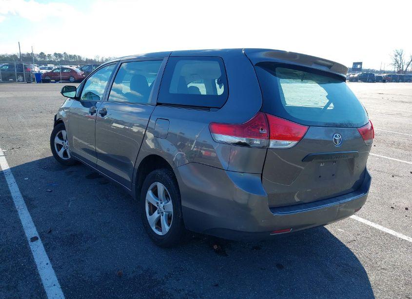 Photo 3 of 2013 Toyota Sienna L V6 7 PASSENGER (VIN 5TDZK3DC8DS286853)