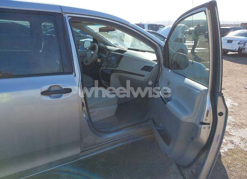 Photo 5 of 2013 Toyota Sienna L V6 7 PASSENGER (VIN 5TDZK3DC8DS399346)